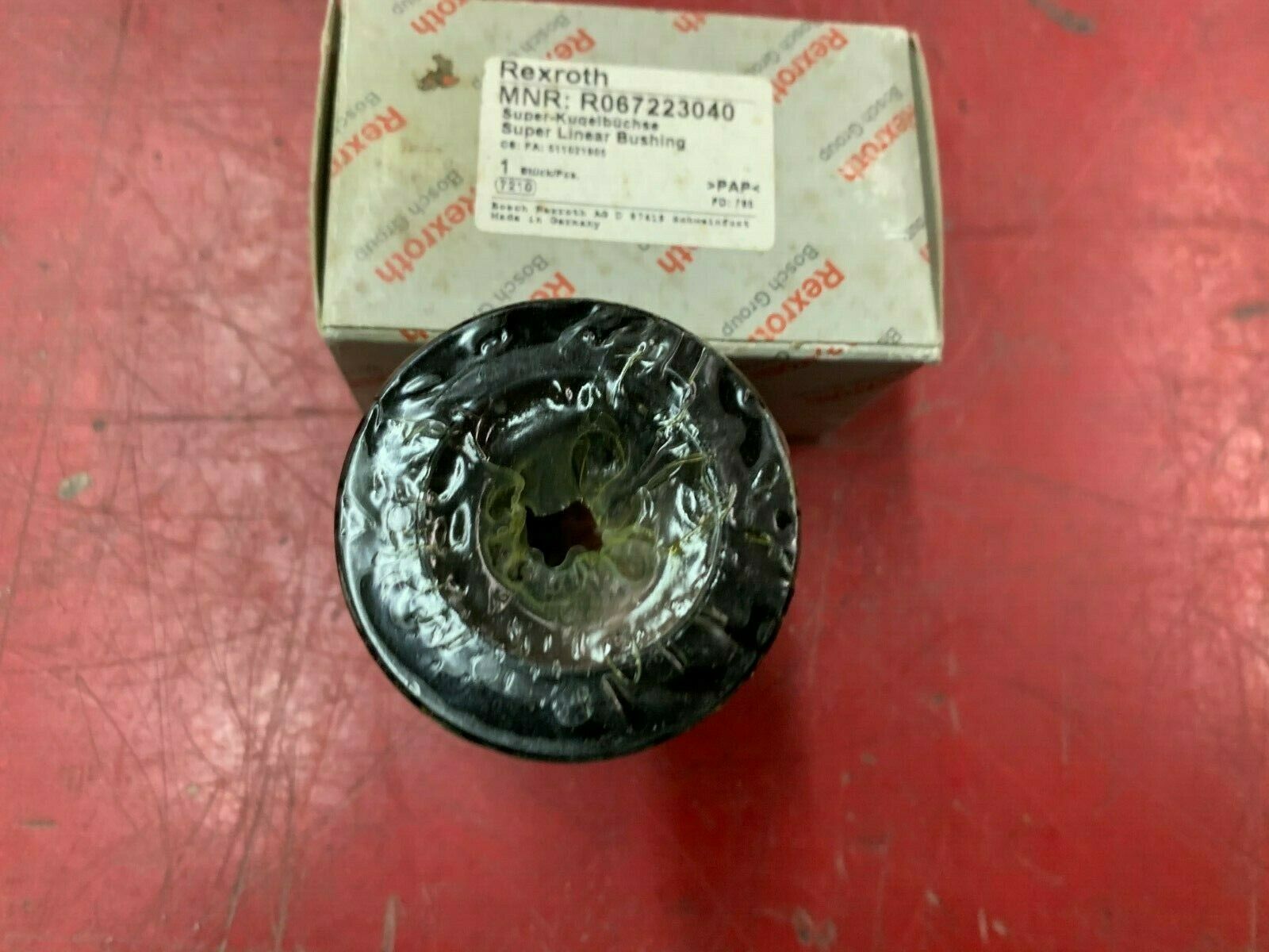 NEW IN BOX REXROTH LINEAR BUSHING R067223040