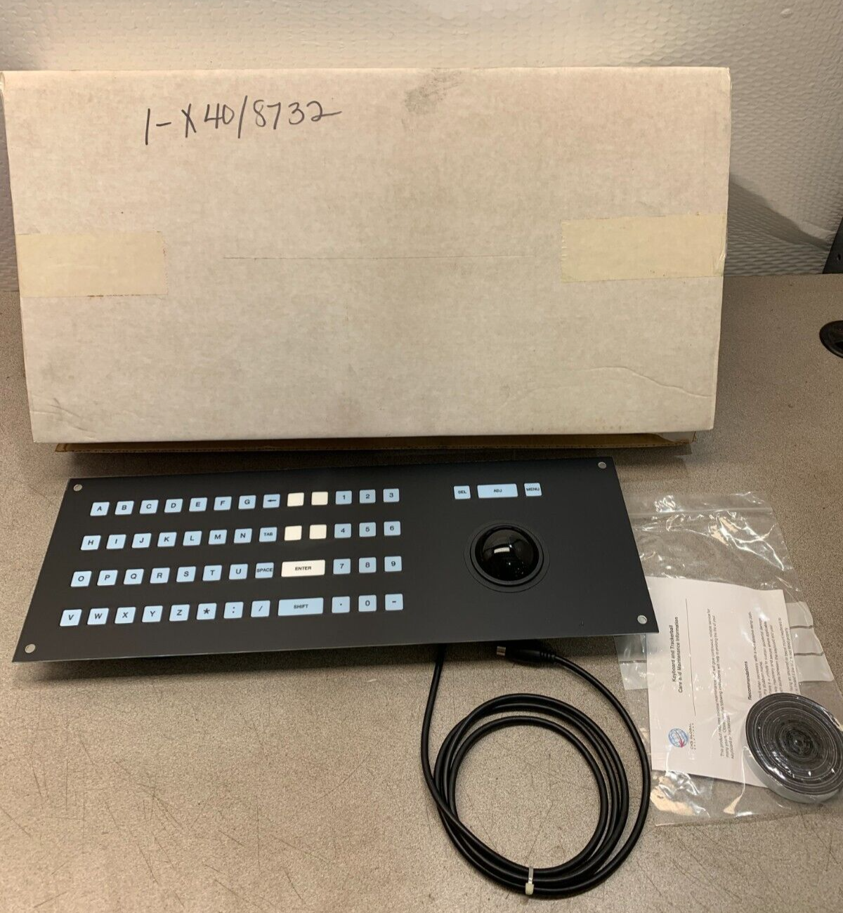 NEW CKS 1-X40/8732 KEYBOARD AND TRACKERBALL A702T011