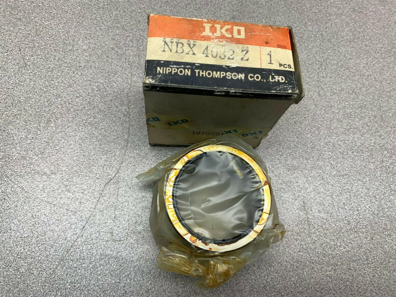 NEW IN BOX IKO BEARING NBX 4032Z