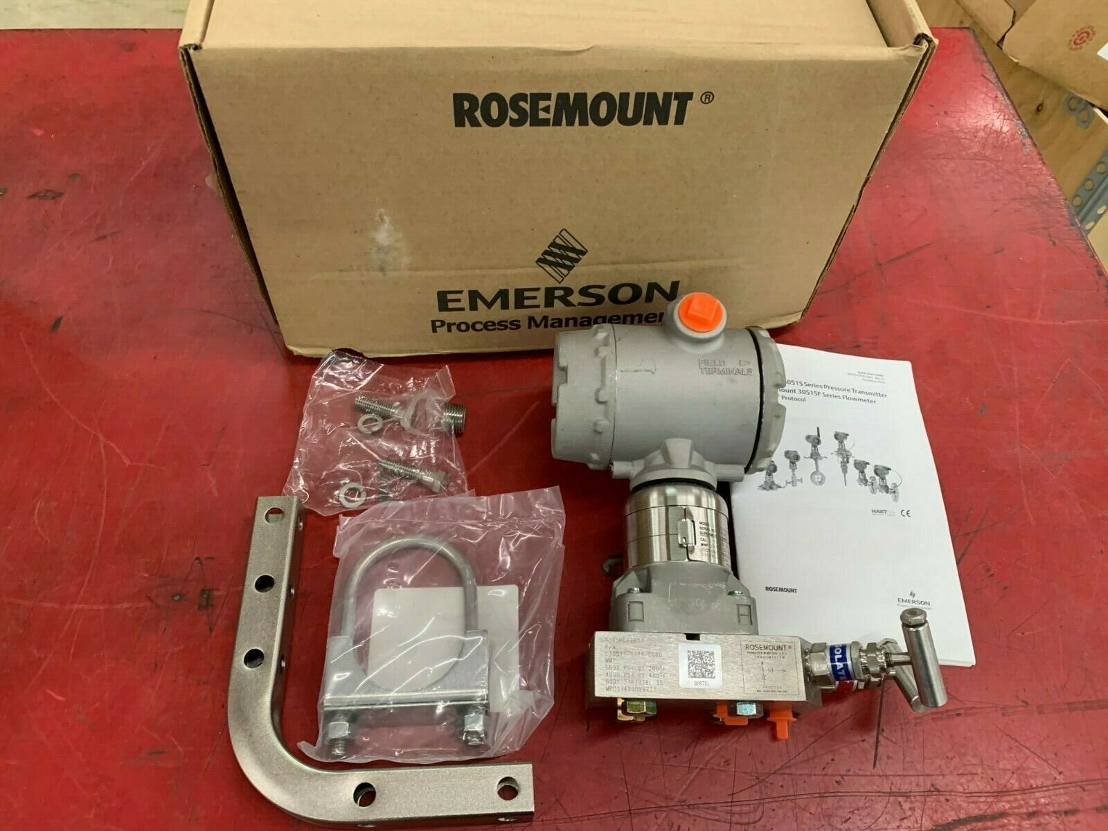 NEW IN BOX ROSEMOUNT TRANSMITTER 3051S1CG4A2A11A1JM5 WITH 0305RC22B11B4