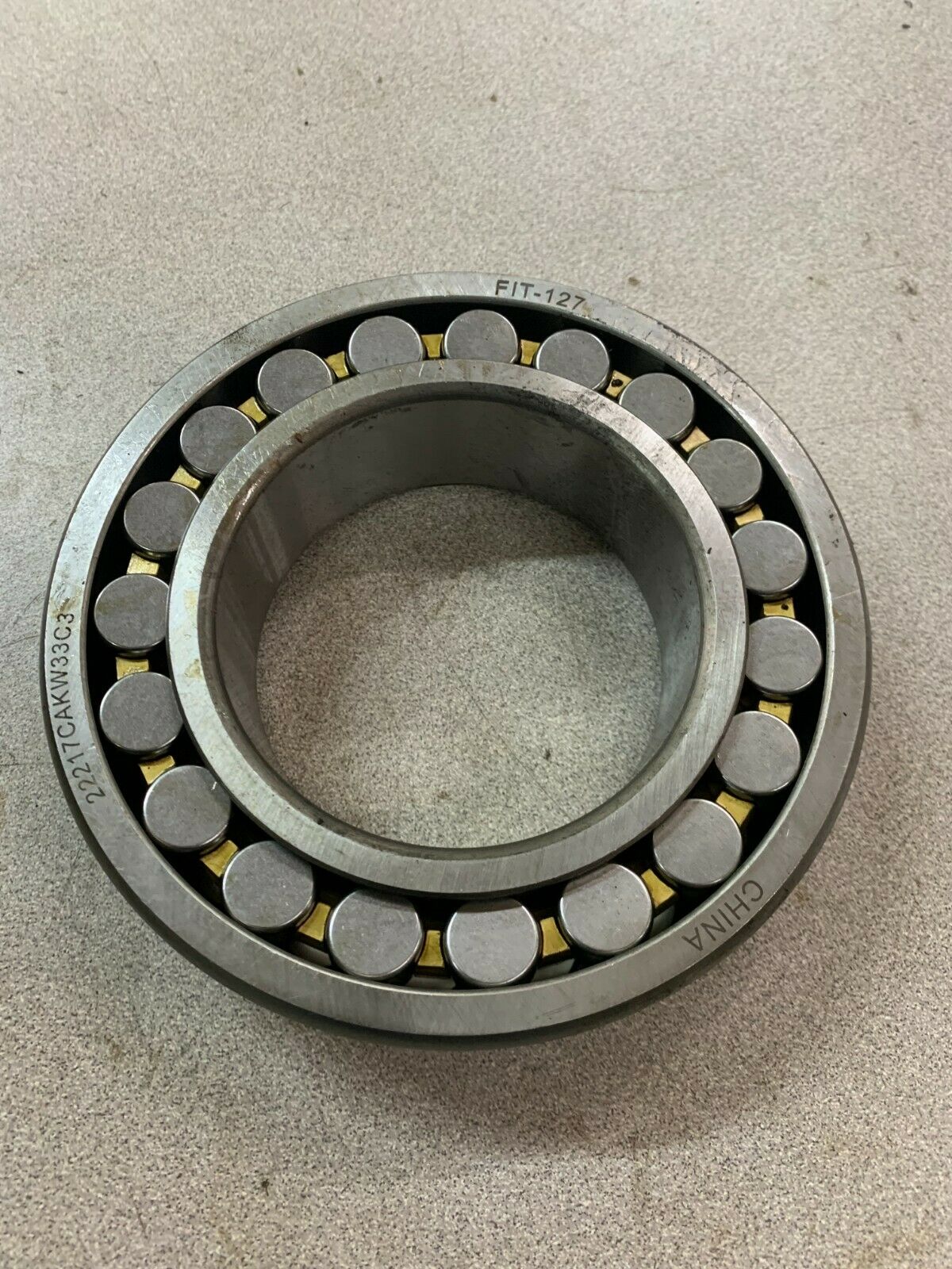 NEW NO BOX SPHERICAL ROLLER BEARING 22217CAKW33C3