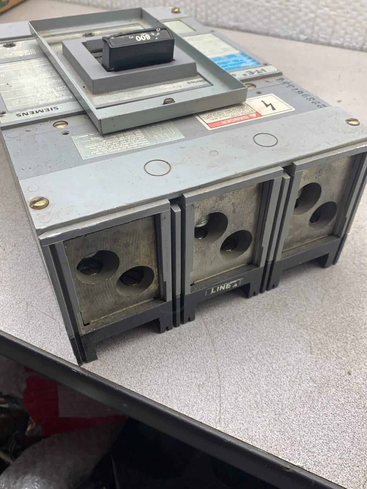 USED SIEMENS I-T-E- SENTRON 3 POLE 600AMP CIRCUIT BREAKER LD63F600