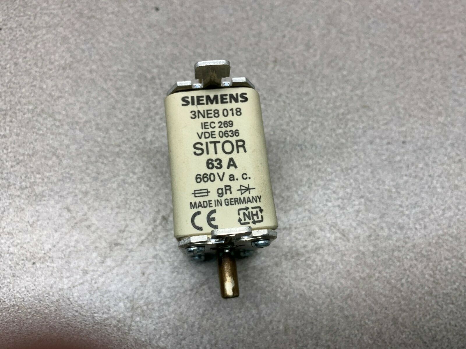 NEW NO BOX SIEMENS FUSE 3NE8018