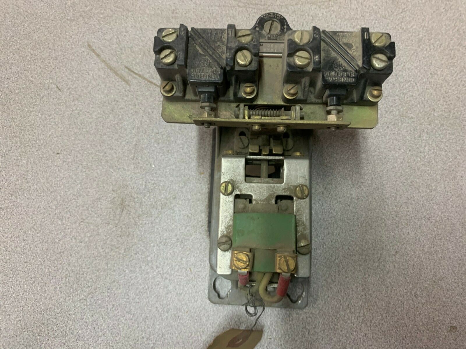 USED GENERAL ELECTRIC PNEUMATIC RELAY CR2820B113AA4