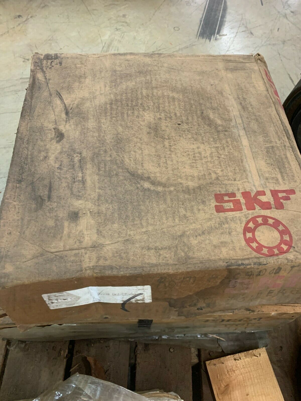 NEW IN BOX SKF SPHERICAL ROLLER BEARING 22238 CKJ/C3/W33