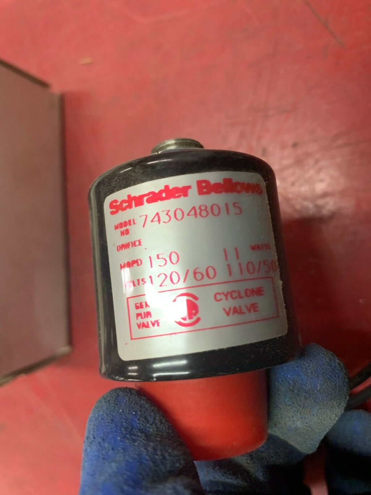 NEW IN BOX SCHRADER BELLOWS SOLENOID VALVE 743048015