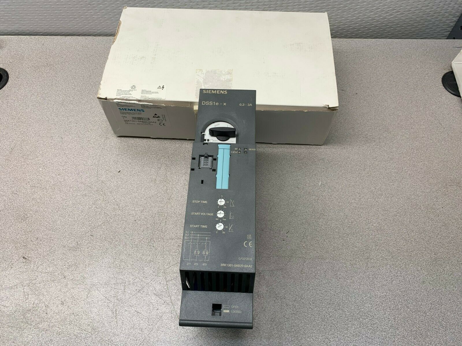 NEW IN BOX SIEMENS MOTOR STARTER 3RK1301-0AB20-0AA2