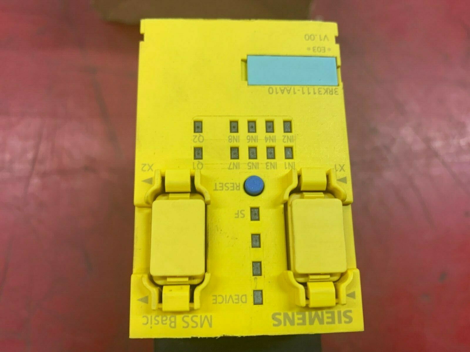 NEW IN BOX SIEMENS SAFETY MODULE 3RK3111-1AA10