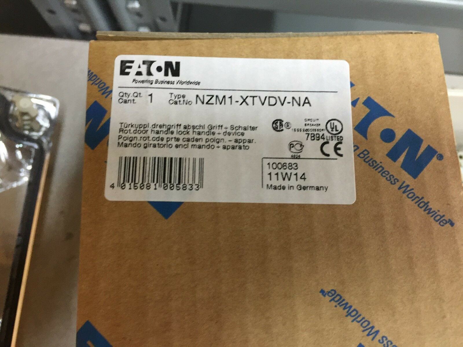 NEW NO BOX 100A MAINTENACE DISCONNECT SWITCH BOX CI45X-200-NA / NS1-100-NA