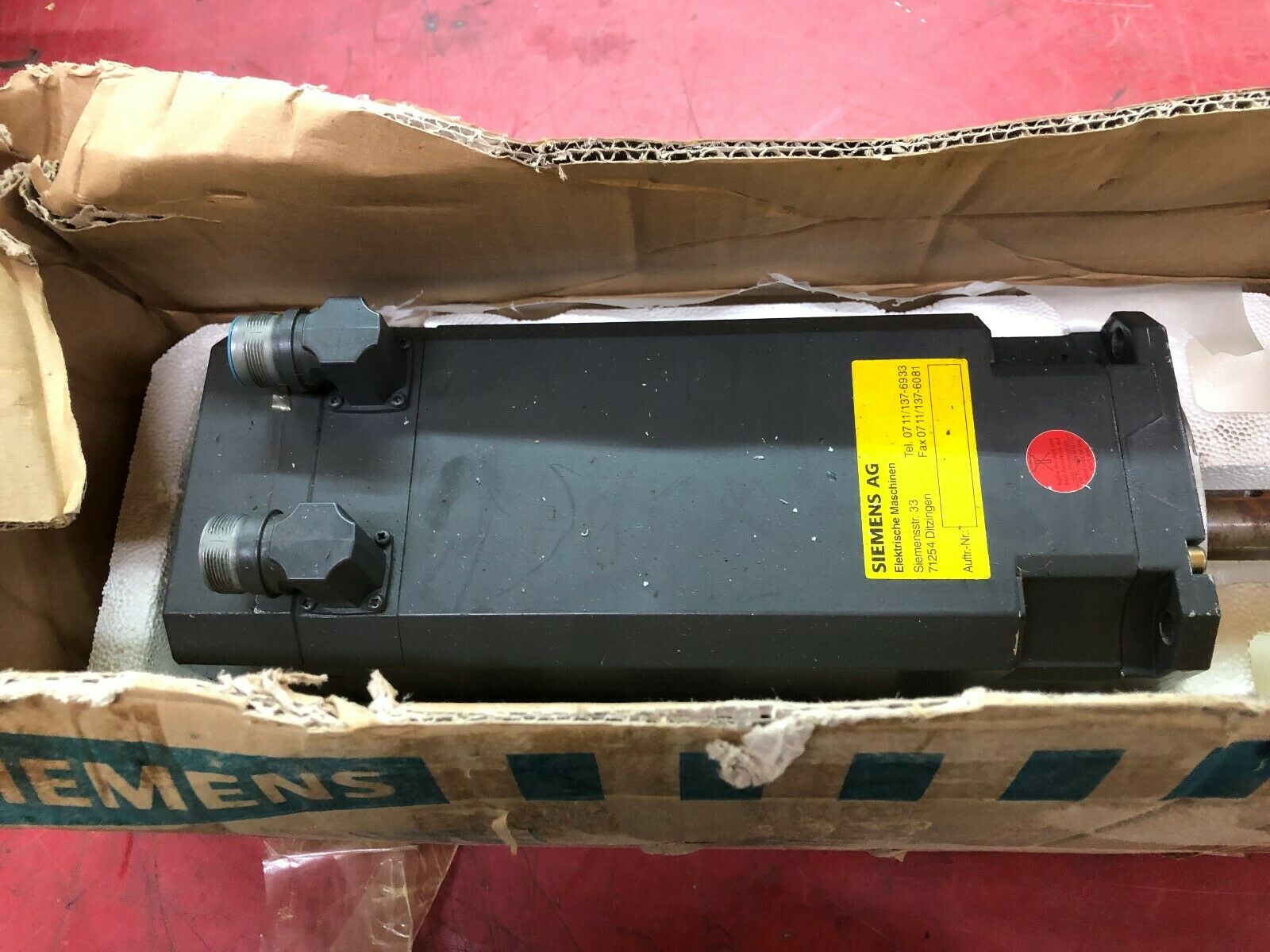 USED SIEMENS BRUSHLESS SERVO MOTOR 1FT6064-6AC71-3EA1