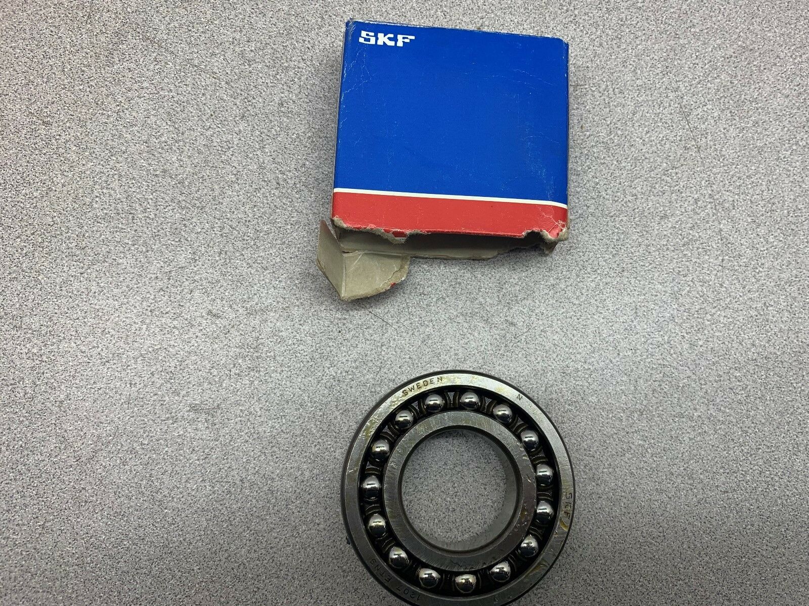 NEW IN BOX SKF BEARING 1207 ETN9