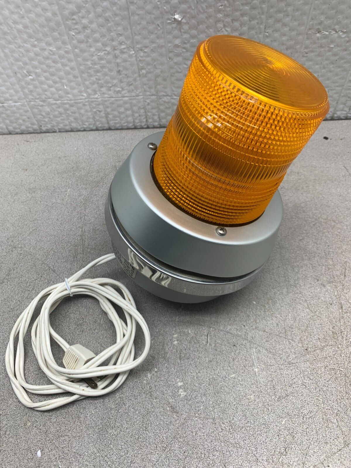 USED EDWARDS ADAPTABEACON 120V AMBER VISUAL SIGNALING APPLIANCE LIGHT 51A-N5-40W