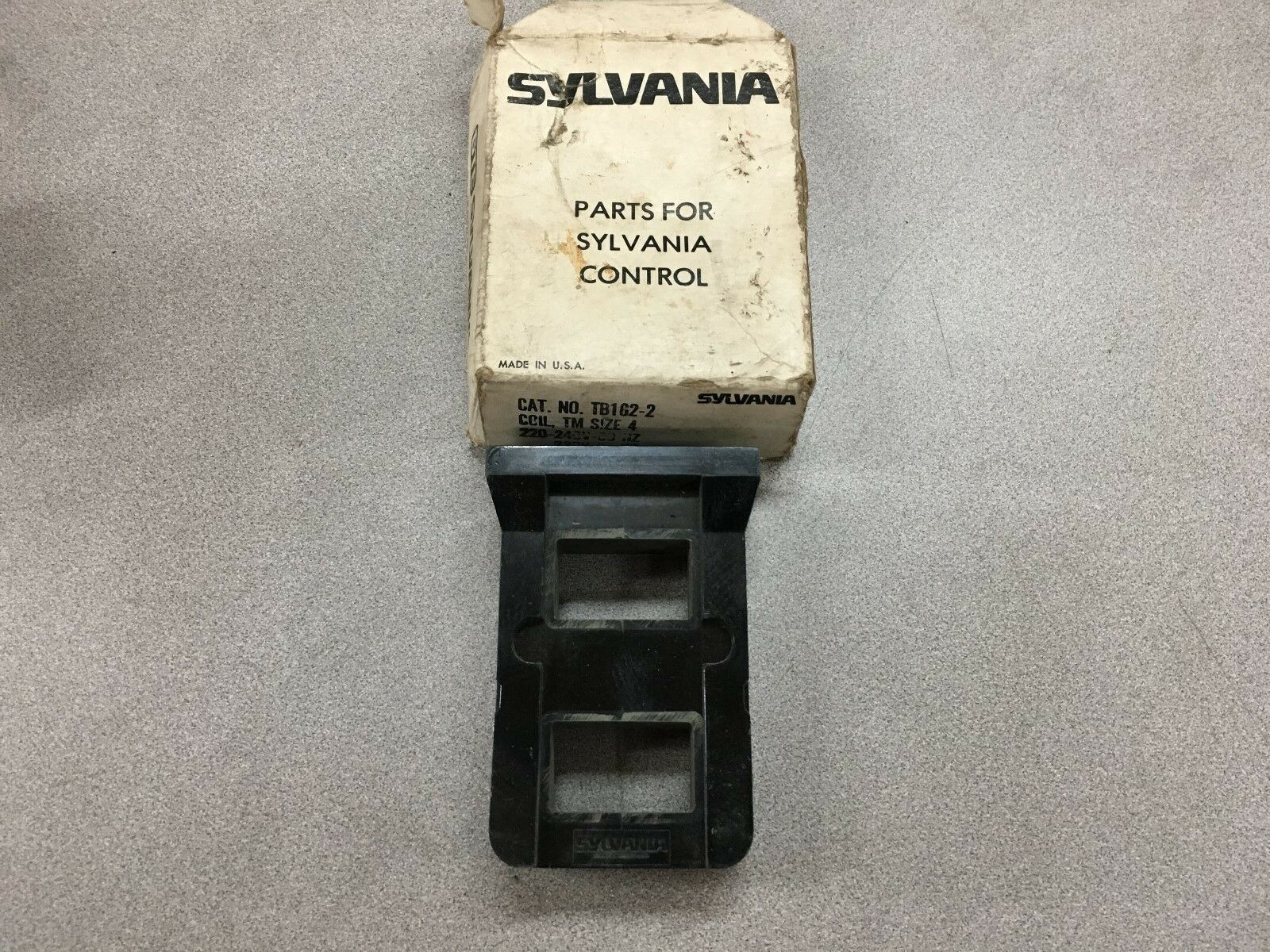 NEW IN BOX SYLVANIA 220/240V. SIZE 4 COIL TB1G2-2