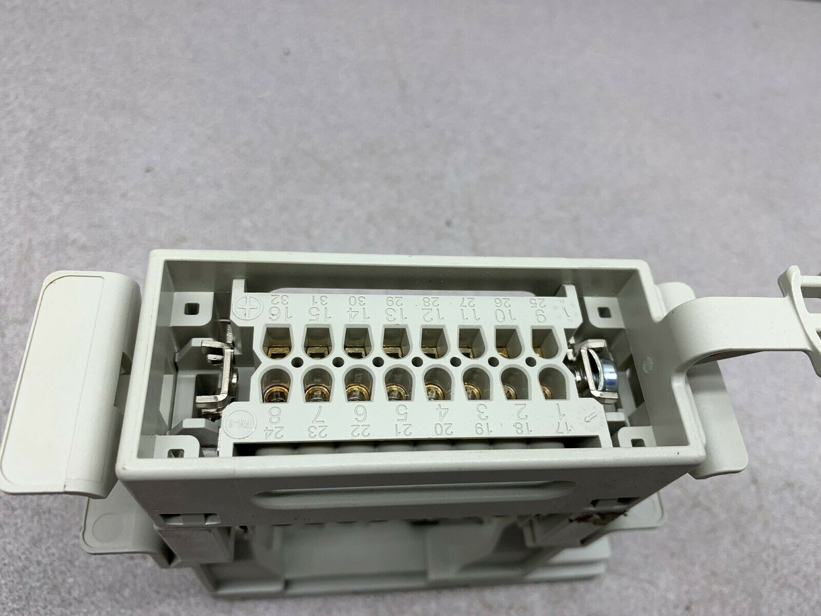 NEW TAKEOUT EPIC CONNECTOR ASSEMBLY 10194000 H-BE 16 SS DR