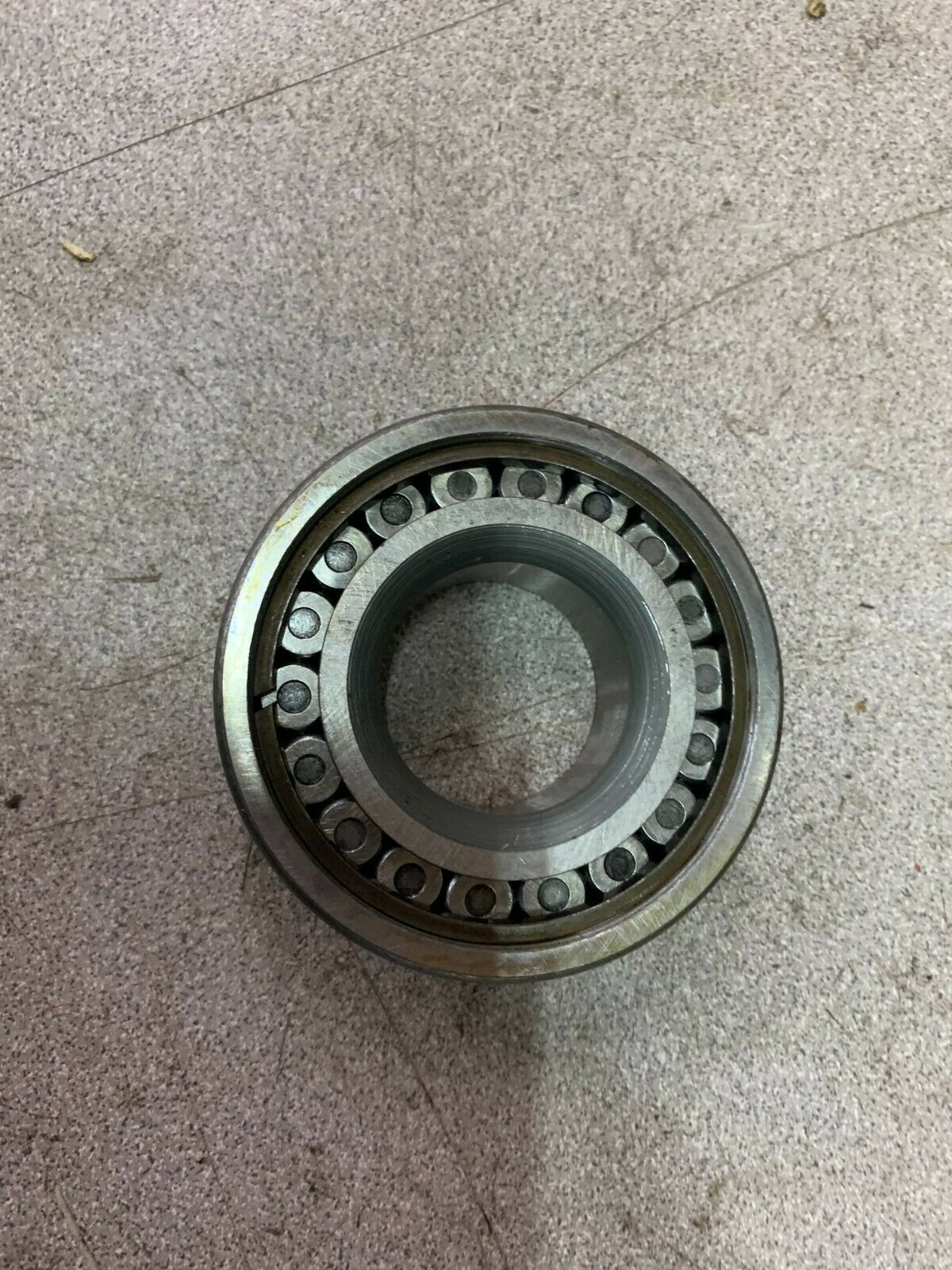 NEW IN BOX NDH ROLLER BEARING U1206TM18