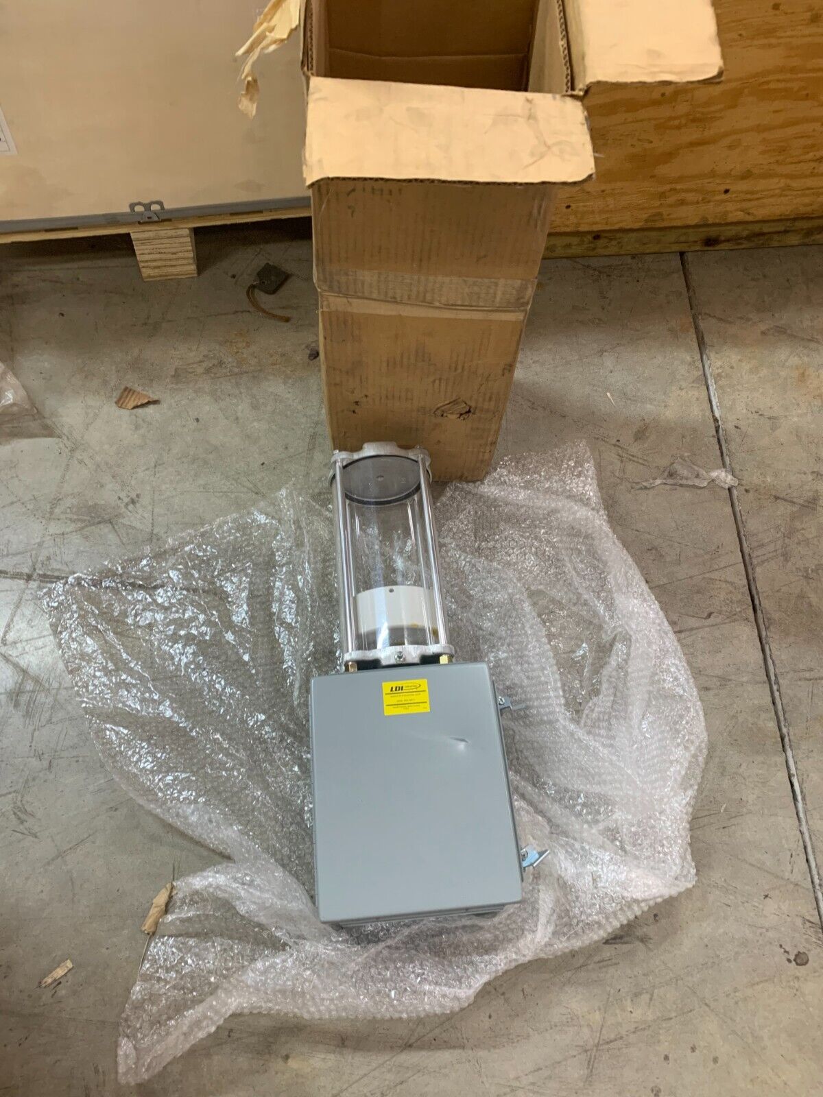 NEW LDI LUBE DEVICES PANEL 801670 185-5 WITH 3W16W-1NB-A4D1 OMRON TIMER