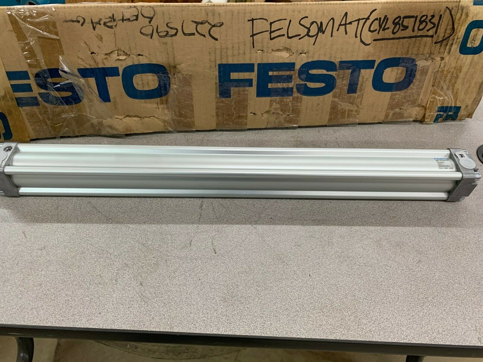 NEW IN BOX FESTO PNEUMATIC CYLINDER DNU-40-500-PPV-A