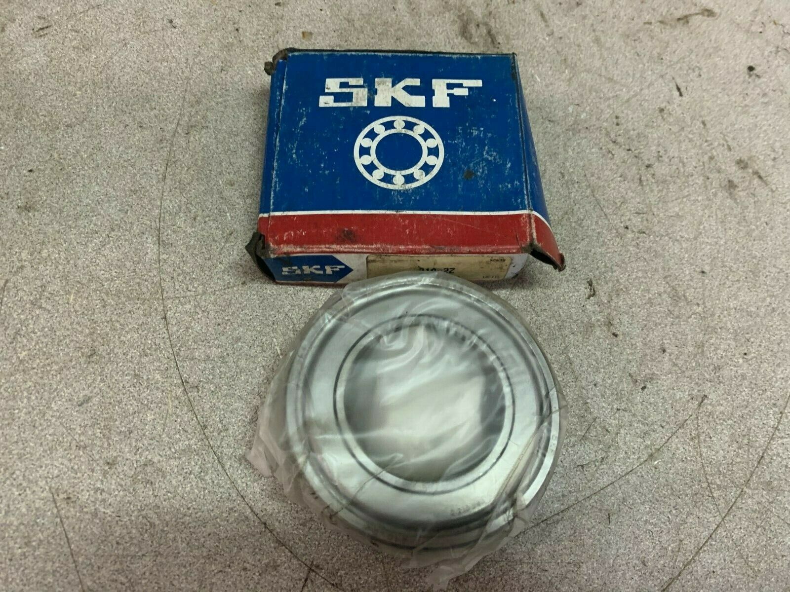 NEW IN BOX SKF BALL BEARING 210-2Z