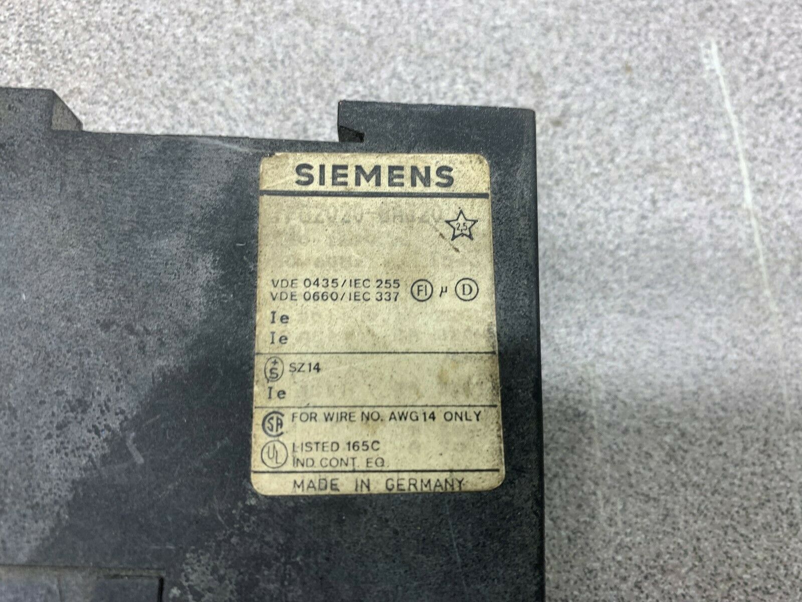 USED  SIEMENS RELAY 7PU2020