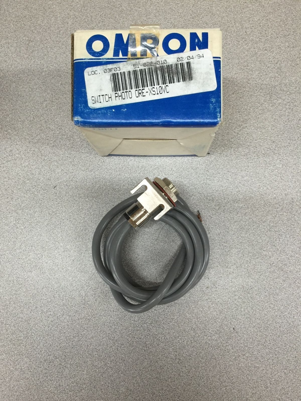 NEW IN BOX OMRON PHOTO SWITCH 0RE-XS10VC