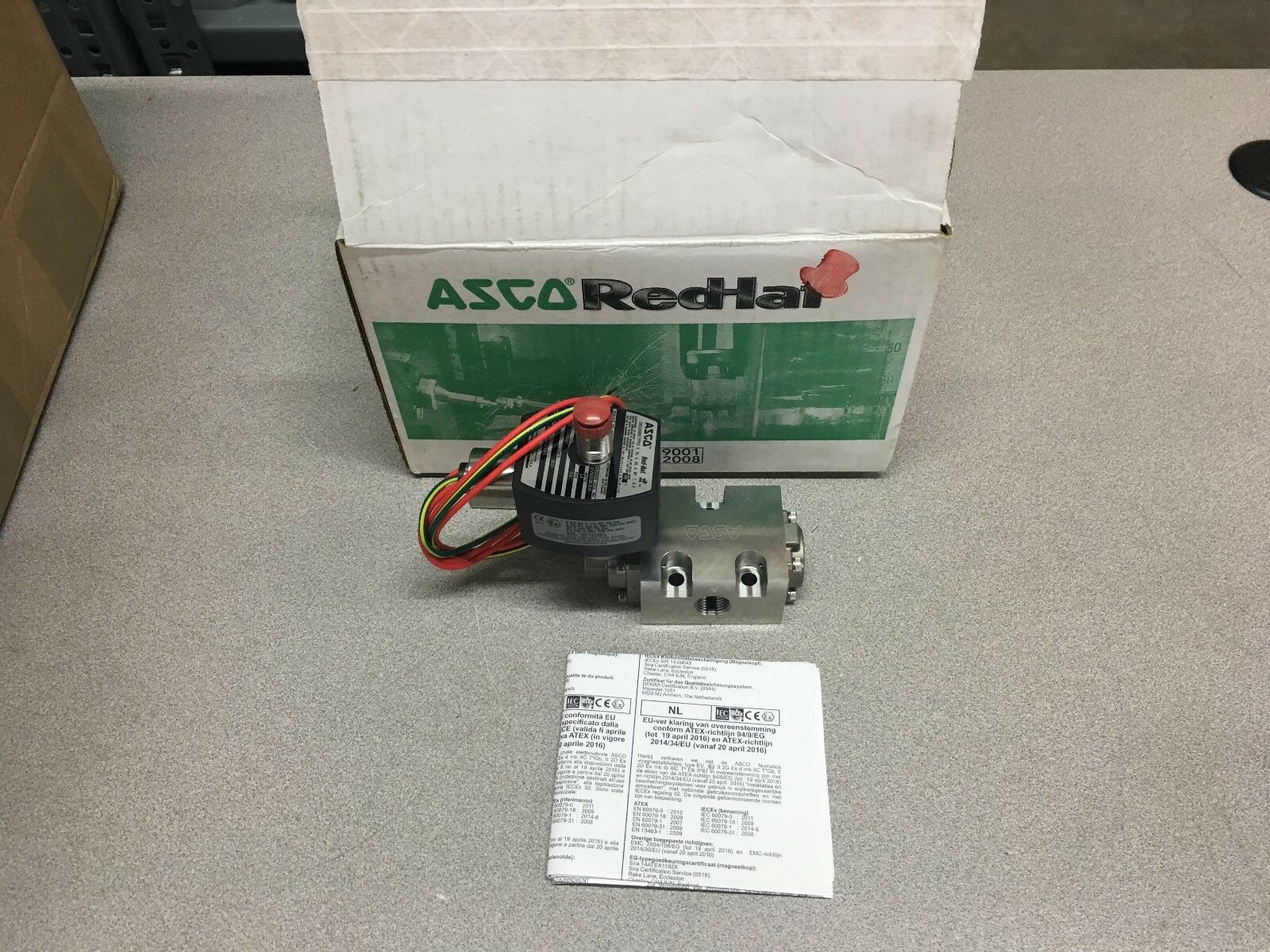 NEW IN BOX ASCO RED HAT SOLENOID VALVE 3/8" PIPE SIZE 8381K313H1400F1