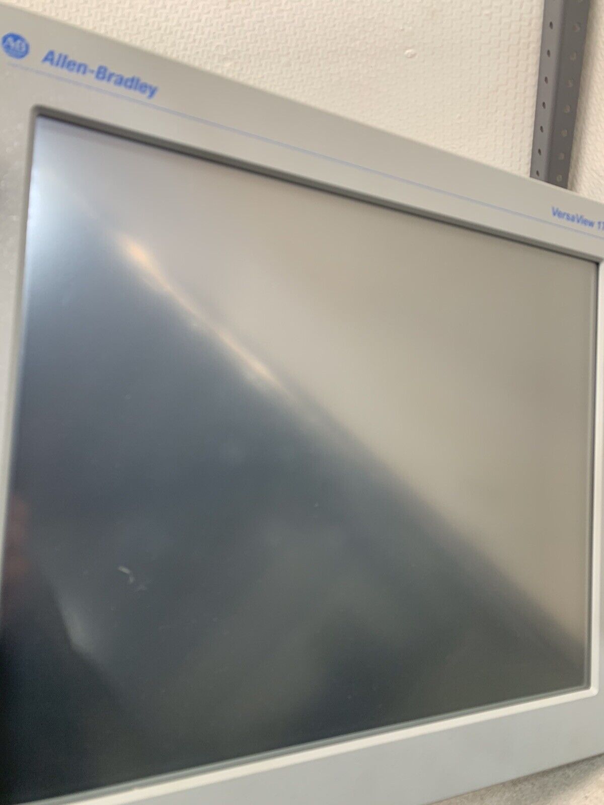 USED ALLEN-BRADLEY VERSAVIEW 1750M TOUCHSCREEN 6176M-17PT SERIES B