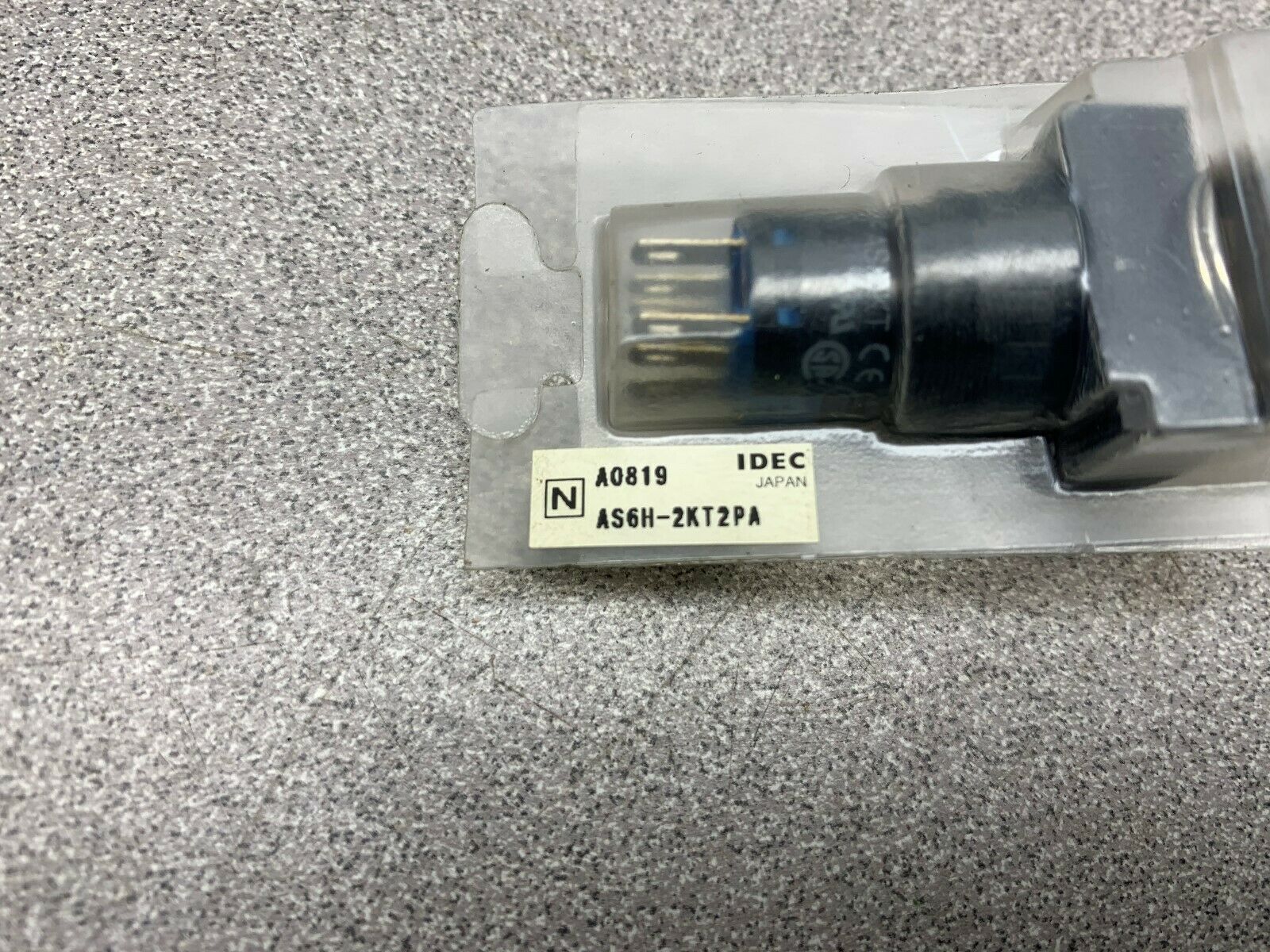 NEW IN PACKAGE IDEC SWITCH AS6H-2KT2PA