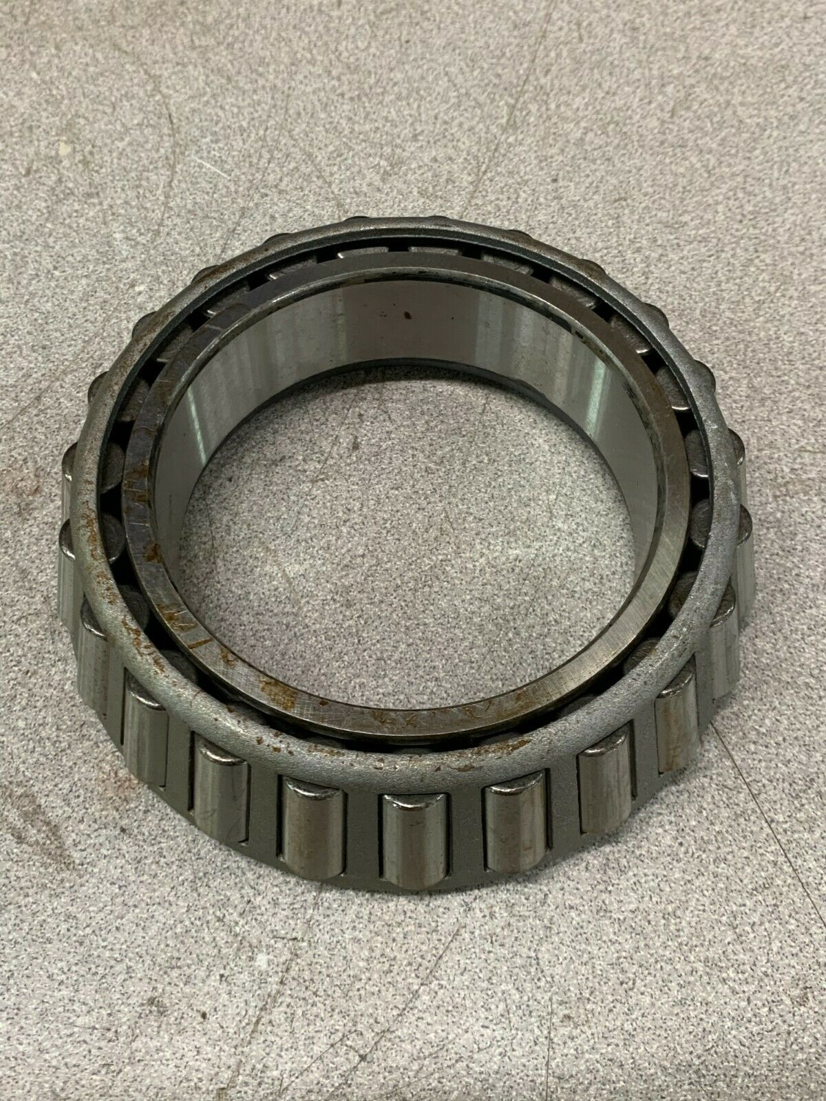 NEW NO BOX SKF TAPERED ROLLER CONE BEARING 47687