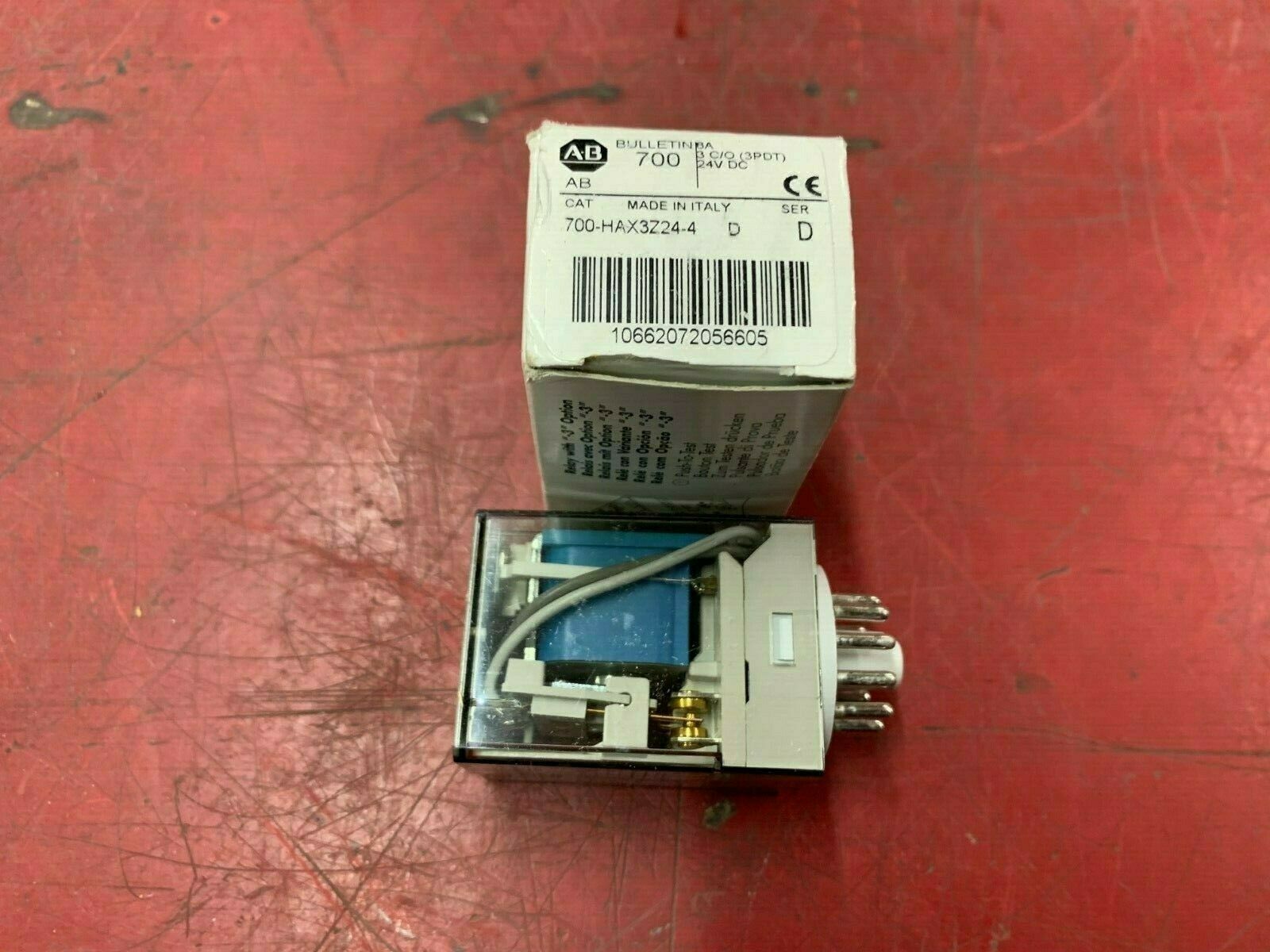 NEW IN BOX ALLEN BRADLEY ALLEN BRADLEY 700-HAX3Z24-4 SERIES D