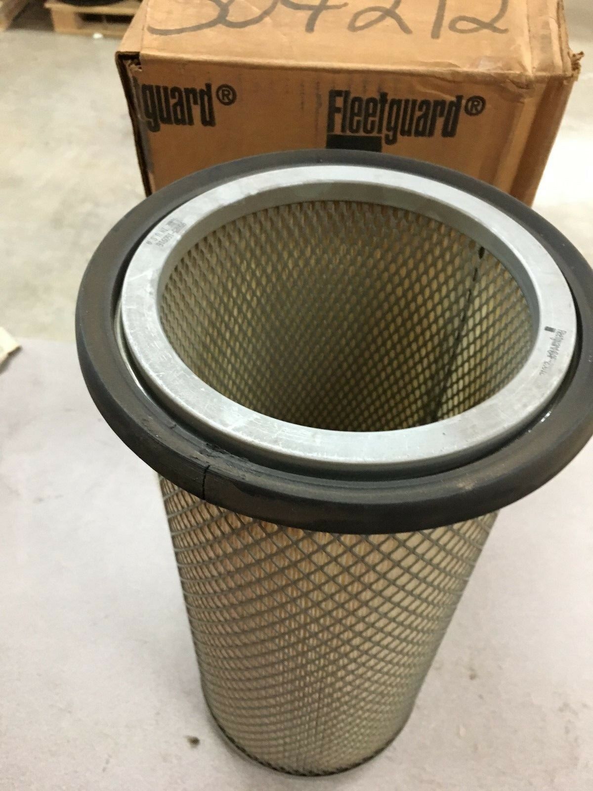 NEW IN BOX FLEETGUARD FILTER AF-25012