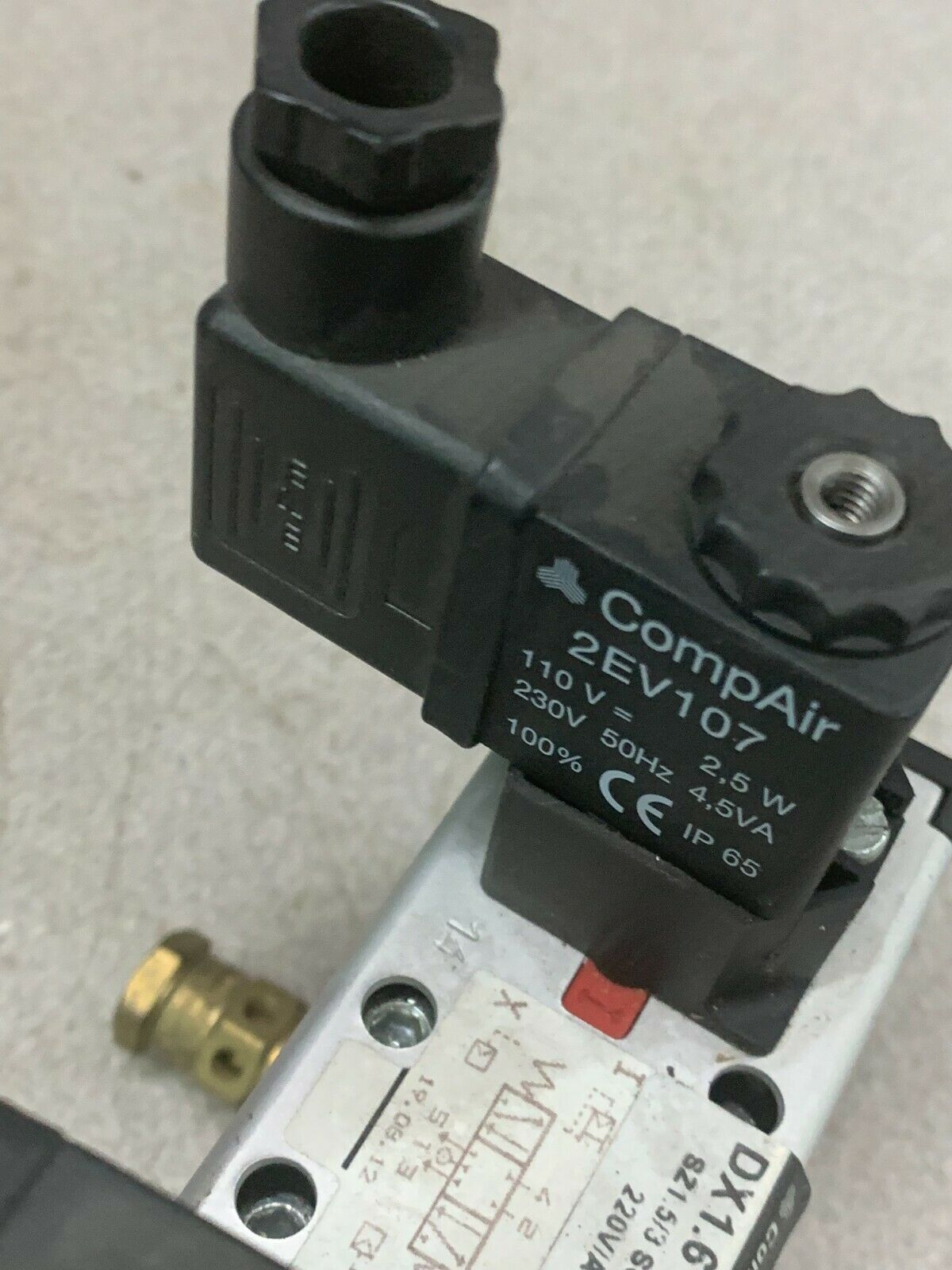 NEW NO BOX COMPAIR PNEUMATIC VALVE DX1.616.T713