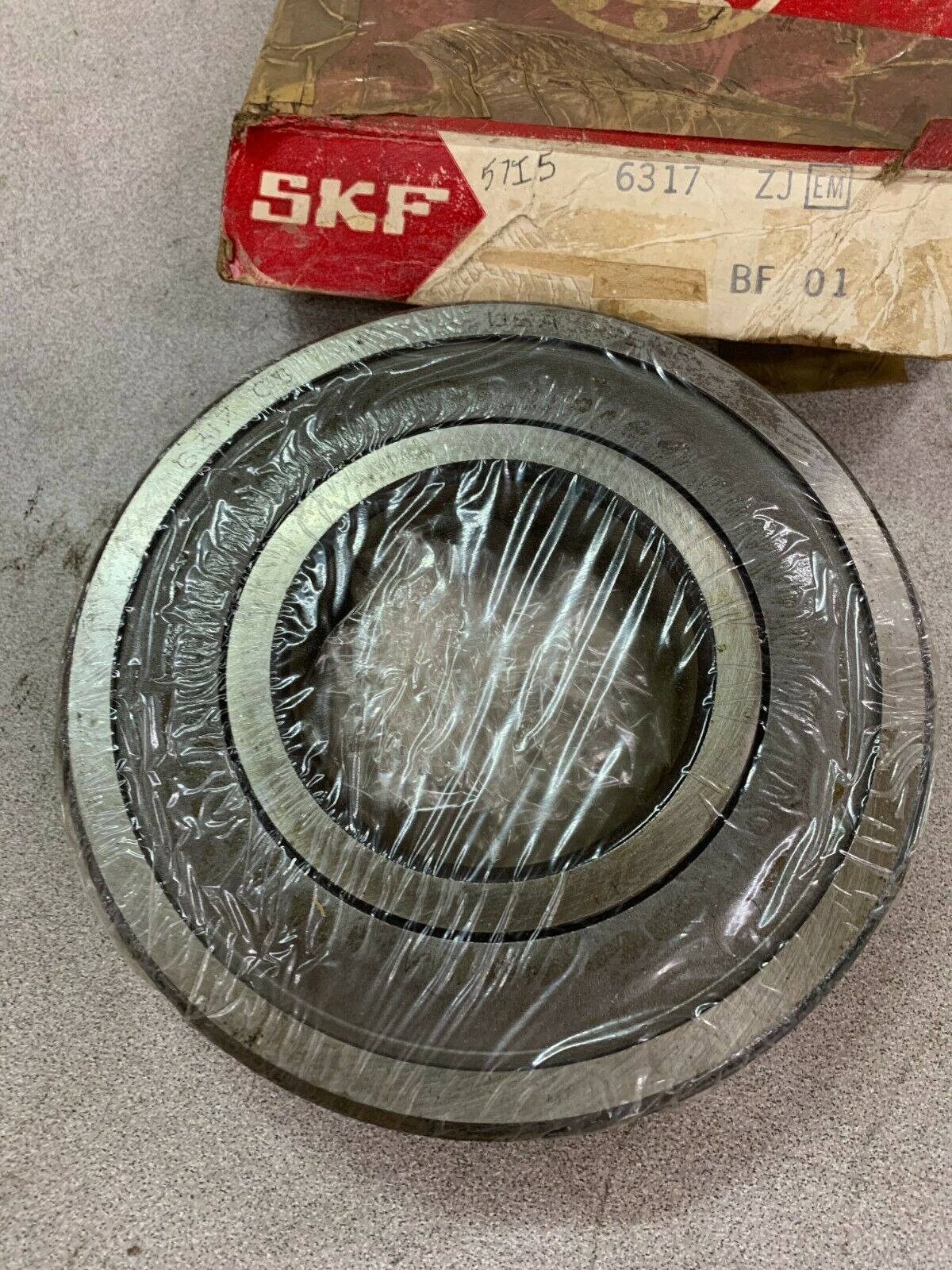 NEW IN BOX SKF 6317 C3 ROLLER BEARING 6317 ZJ EM