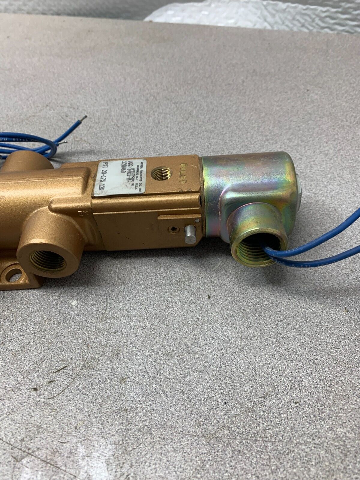 NEW IN BOX VERSA SOLENOID VALVE VGG-3401-M-120V60