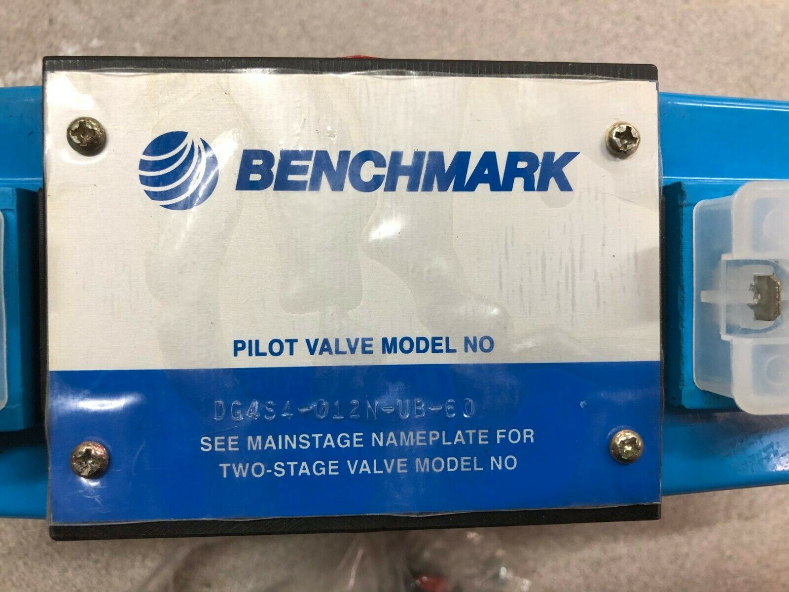 NEW NO BOX BENCHMARK HYDRAULIC VALVE DG4S4-012N-UB-60