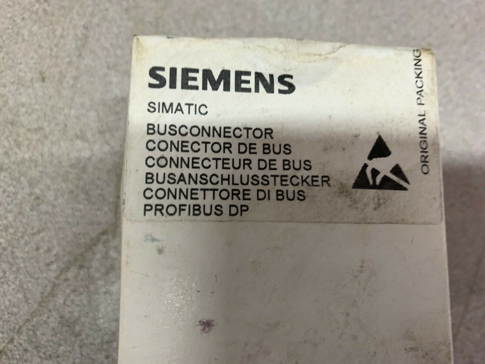 NEW IN BOX SIEMENS BUSS CONNECTOR 6ES7972-0BA11-0XA0