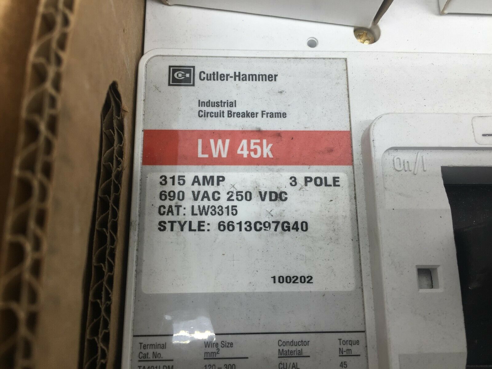 NEW IN BOX CUTLER HAMMER 315AMP 3POLE 690VAC 250VAC CIRCUIT BREAKER LW3315