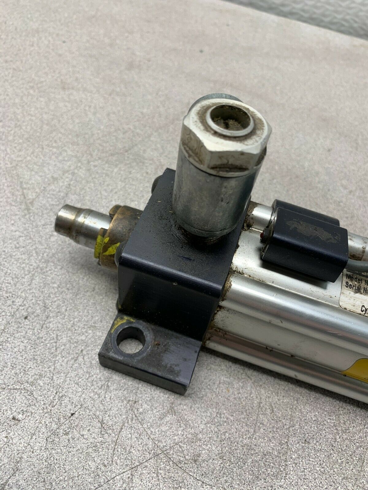 USED PARKER PNEUMATIC CYLINDER 01.50 C2MAUS19AC 4.500