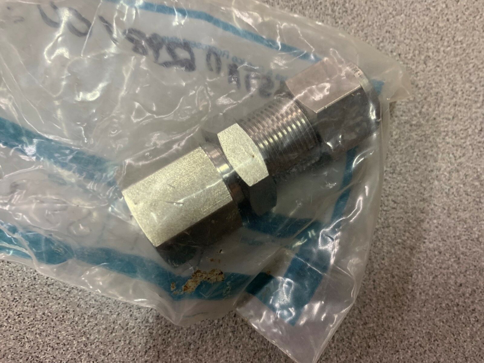 NEW IN BAG SWAGELOK CONNECTOR  SS-810