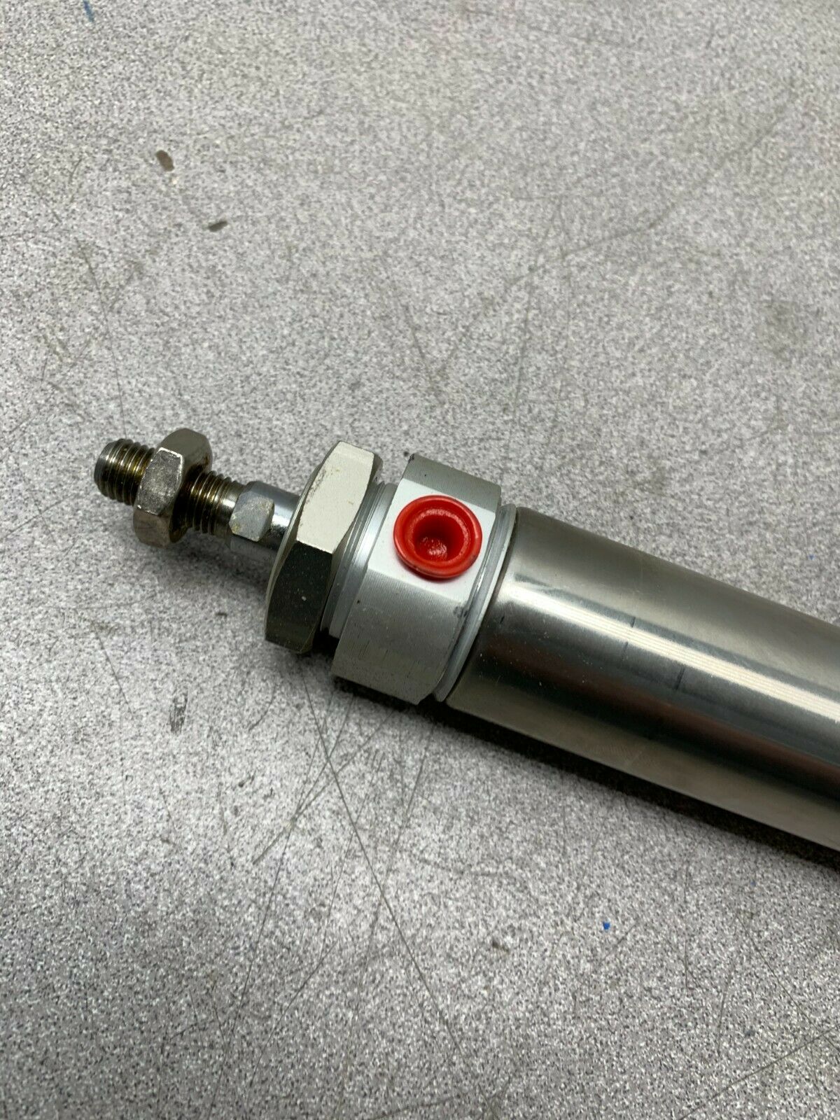 NEW NO BOX SMC PNEUMATIC CYLINDER CDM2B32-260