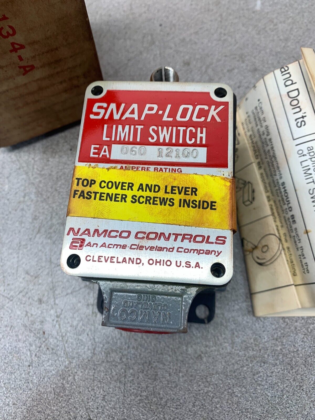 NEW IN BOX NAMCO SNAP-LOCK LIMIT SWITCH EA060-12100