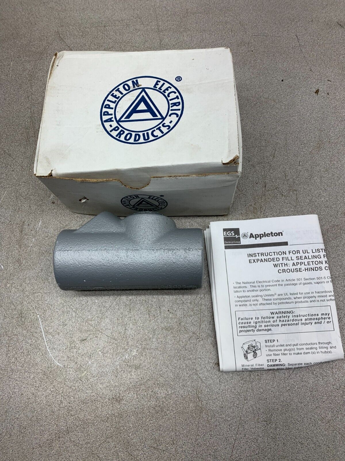 NEW IN BOX EGS APPLETON 1" MALL IRON SEALING FITTING CONDUIT EYSEF100