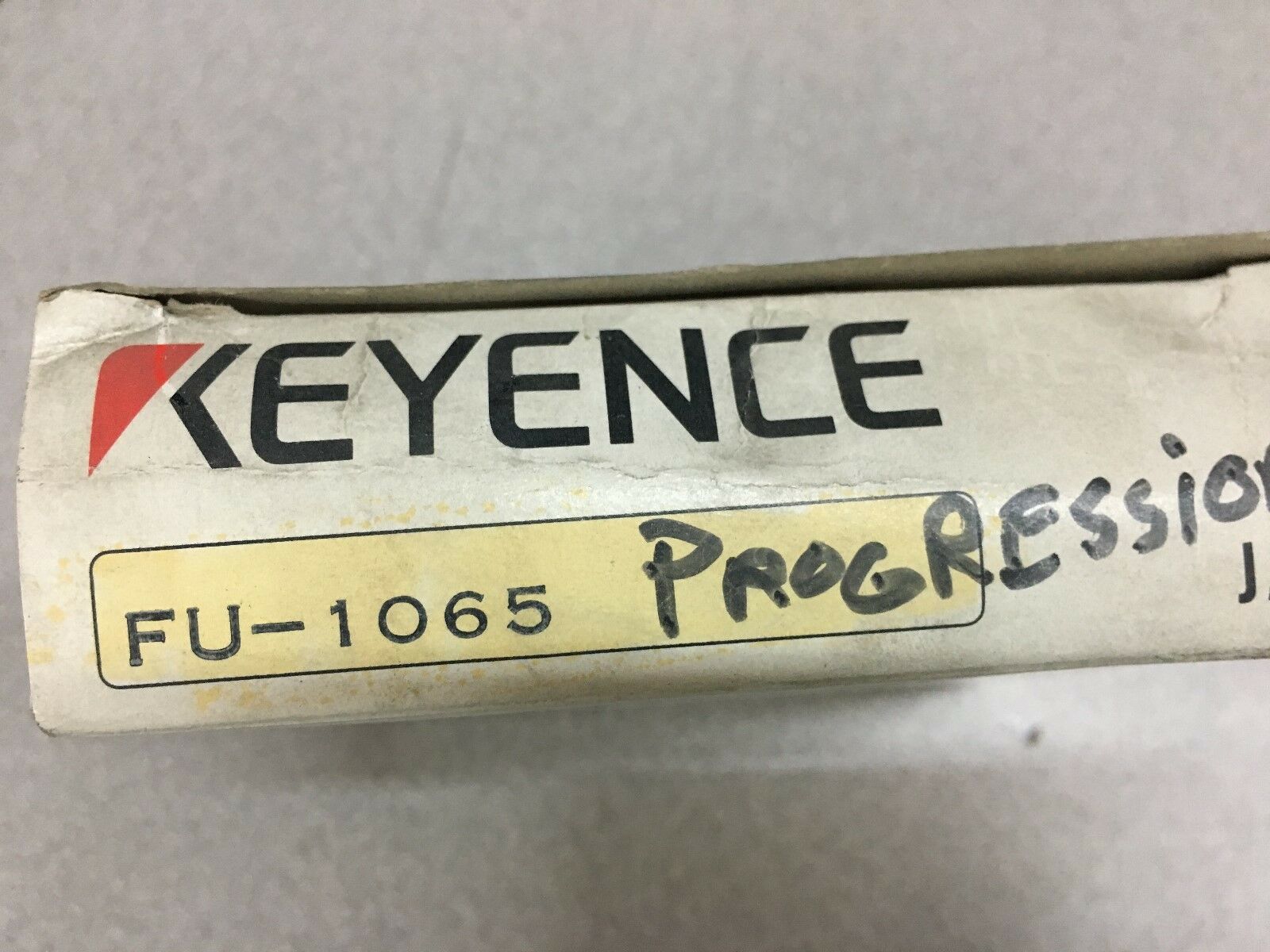 NEW IN BOX KEYENCE SENSOR FU-1065