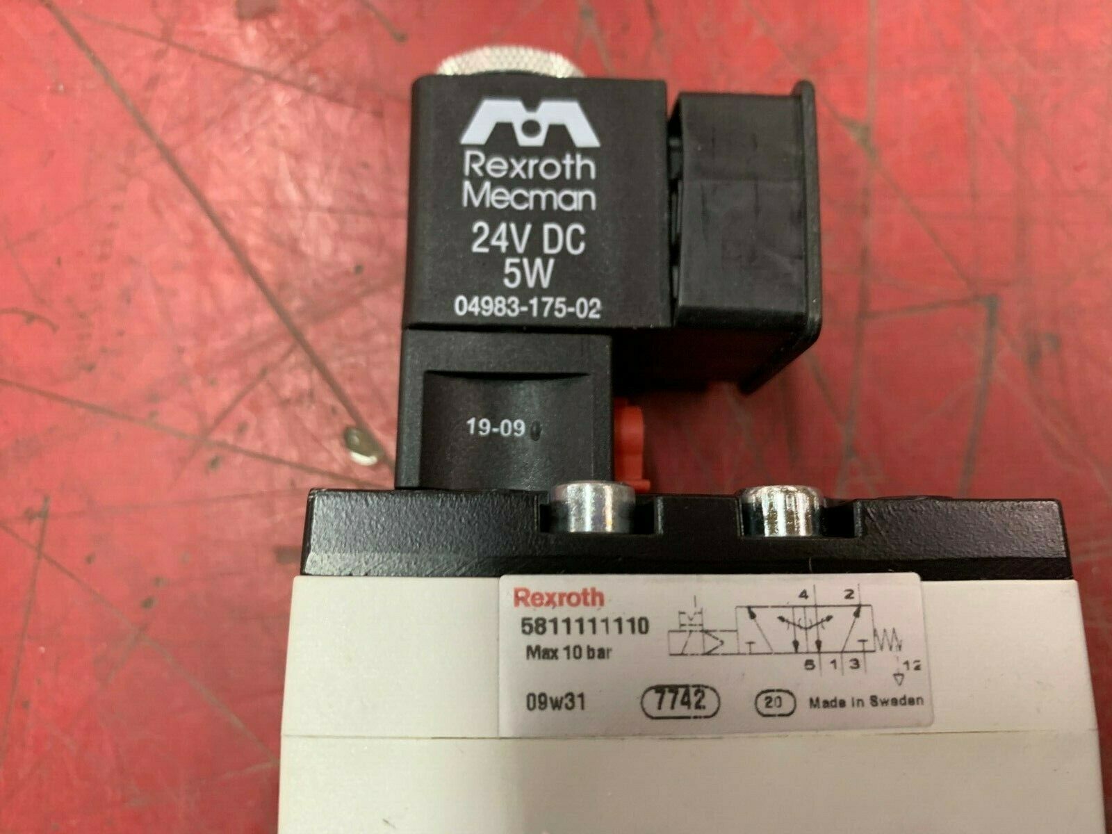 NEW NO BOX REXROTH PNEUMATIC VALVE 5811111110