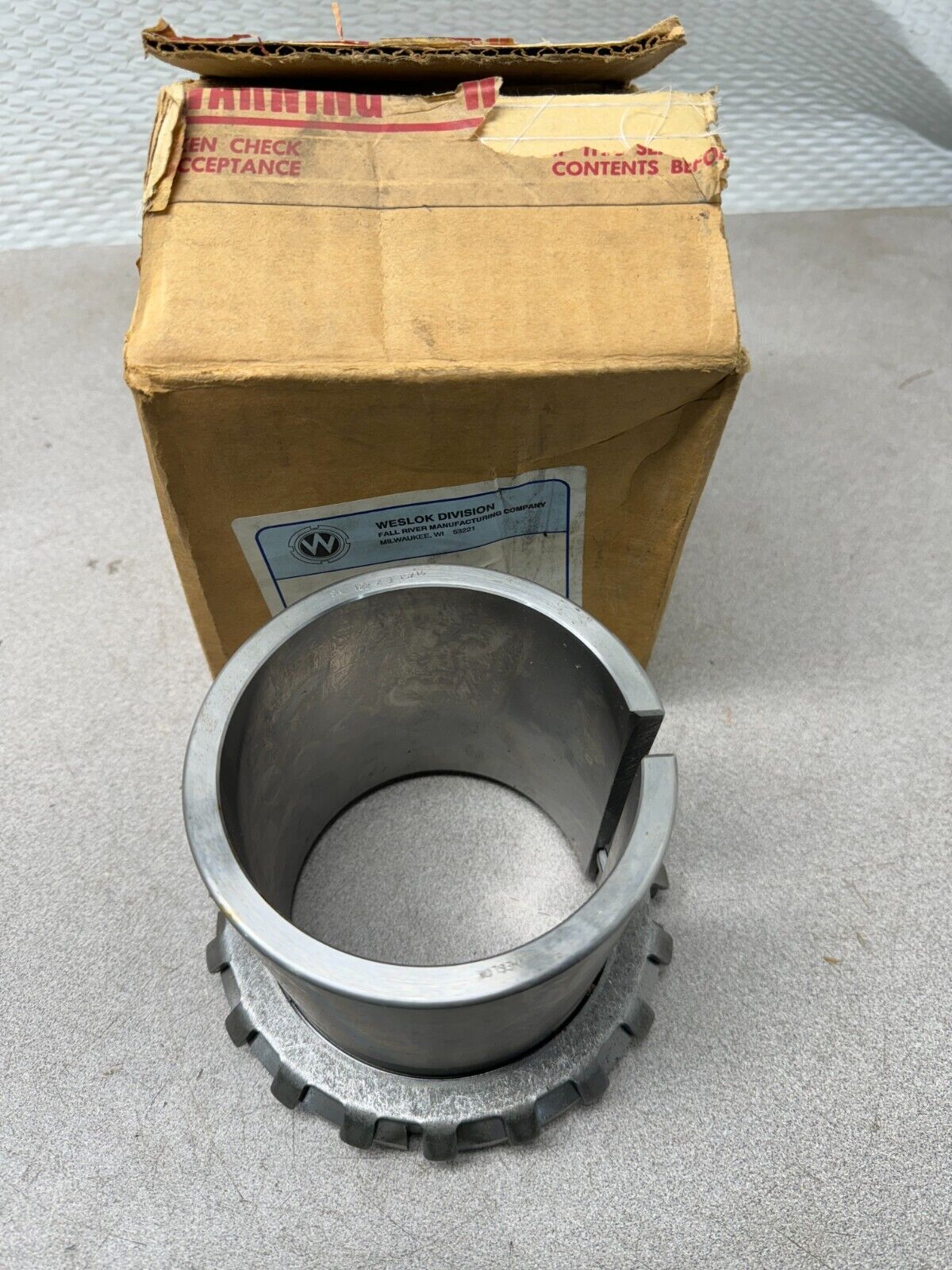 NEW IN BOX WESLOK DIVISION BEARING ADAPTER SLEEVE SNW 122 X 3 15/16"