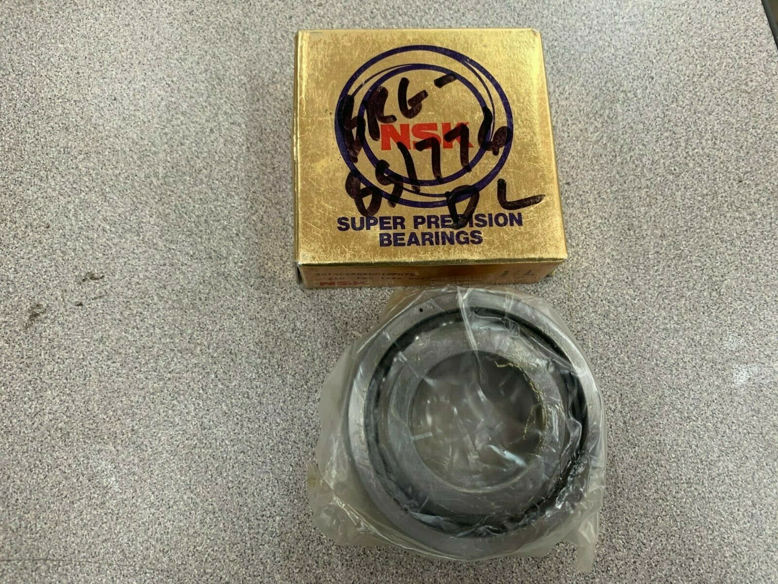 NEW IN BOX NSK PRECISION BEARING 30TAC62BSUC10