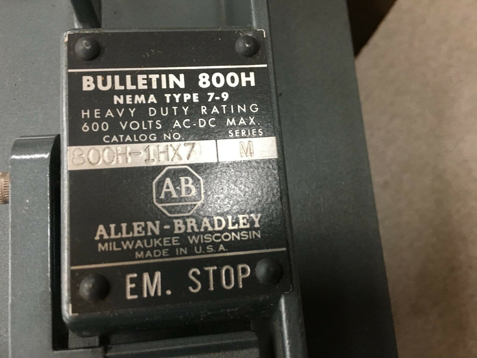 NEW IN BOX ALLEN-BRALDEY HEAVY DUTY PUSH BUTTON STATION 800H-1HX7 SERIES M