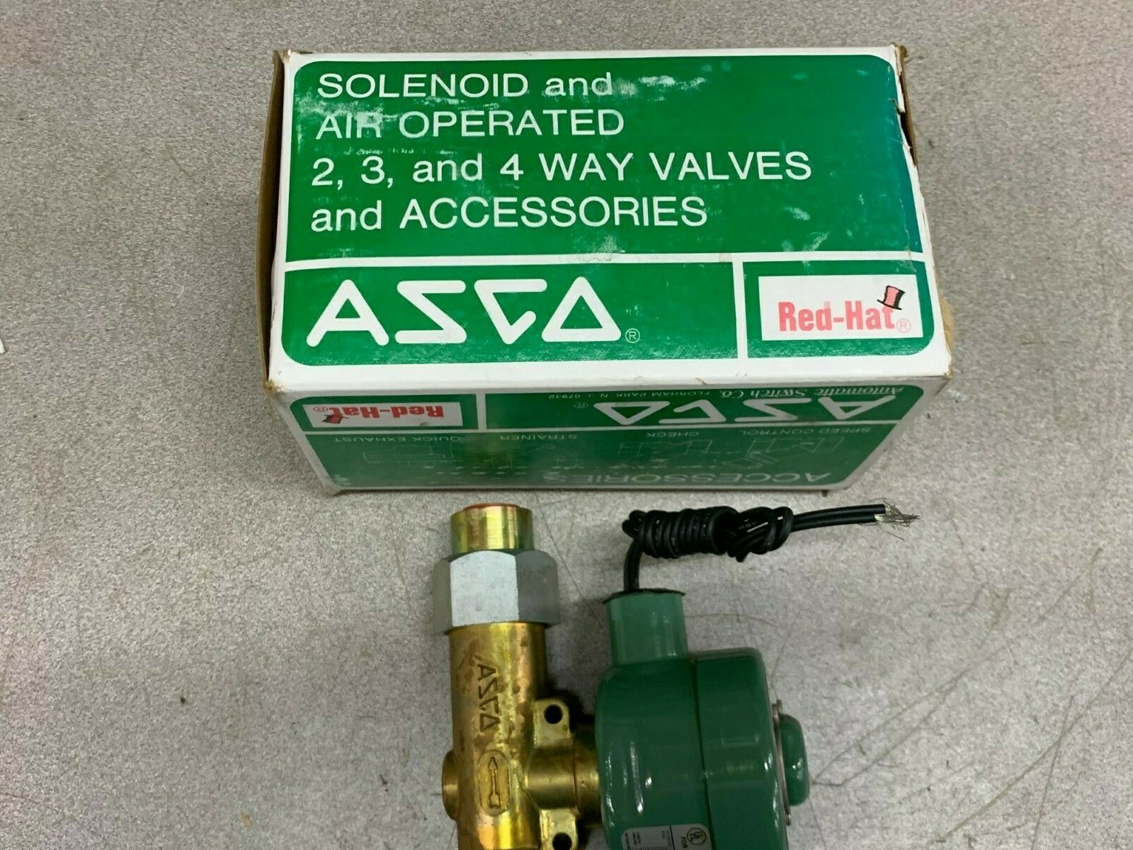 NEW IN BOX ASCO RED HAT 3/8" SOLENOID VALVE 8266D102V