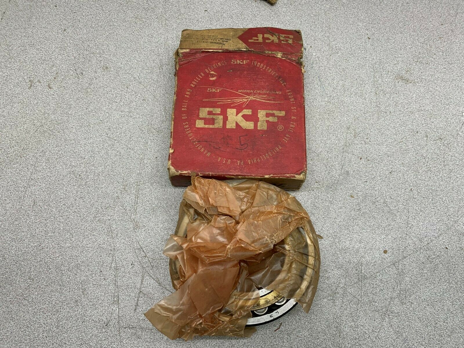 NEW IN BOX SKF BEARING 22212C