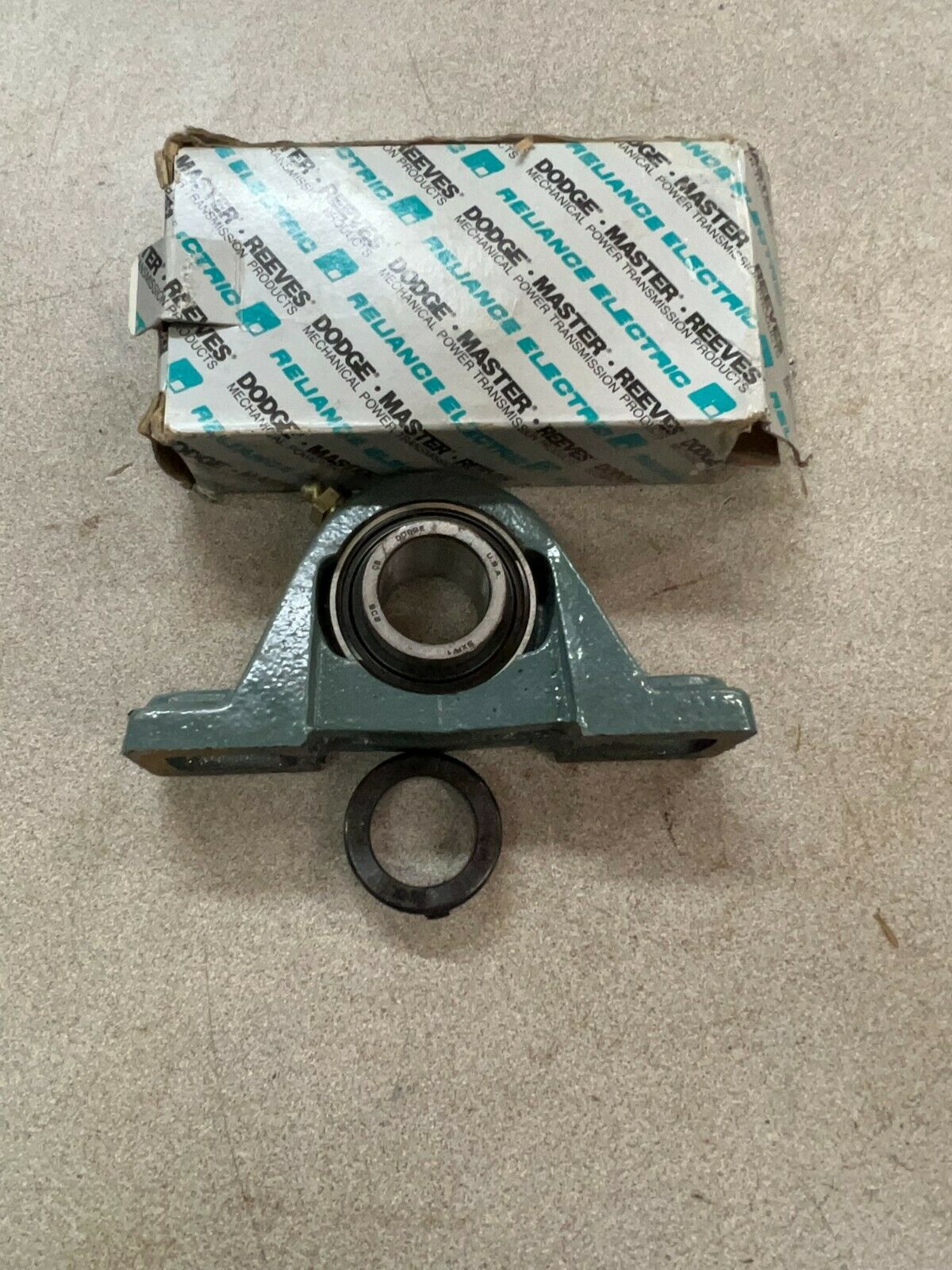 NEW IN BOX DODGE 131805 PILLOW BLOCK BEARING  P2B-SXR-100