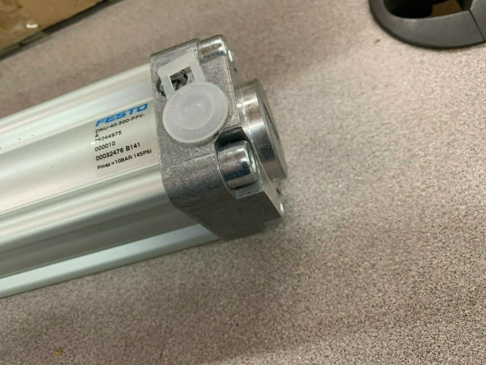 NEW IN BOX FESTO PNEUMATIC CYLINDER DNU-40-500-PPV-A